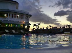 Ямайка (Jamaica). Вечер. Samsara Cliff Resort.