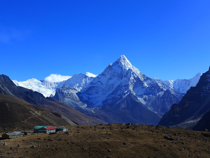 Дзонгла (Dzongla, 4830м), вид на красавицу гору Ама Даблам