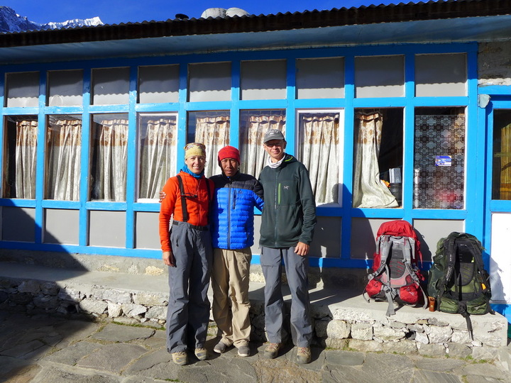 С хозяином Tibet Guest House Анг Сона (Ang Sona).